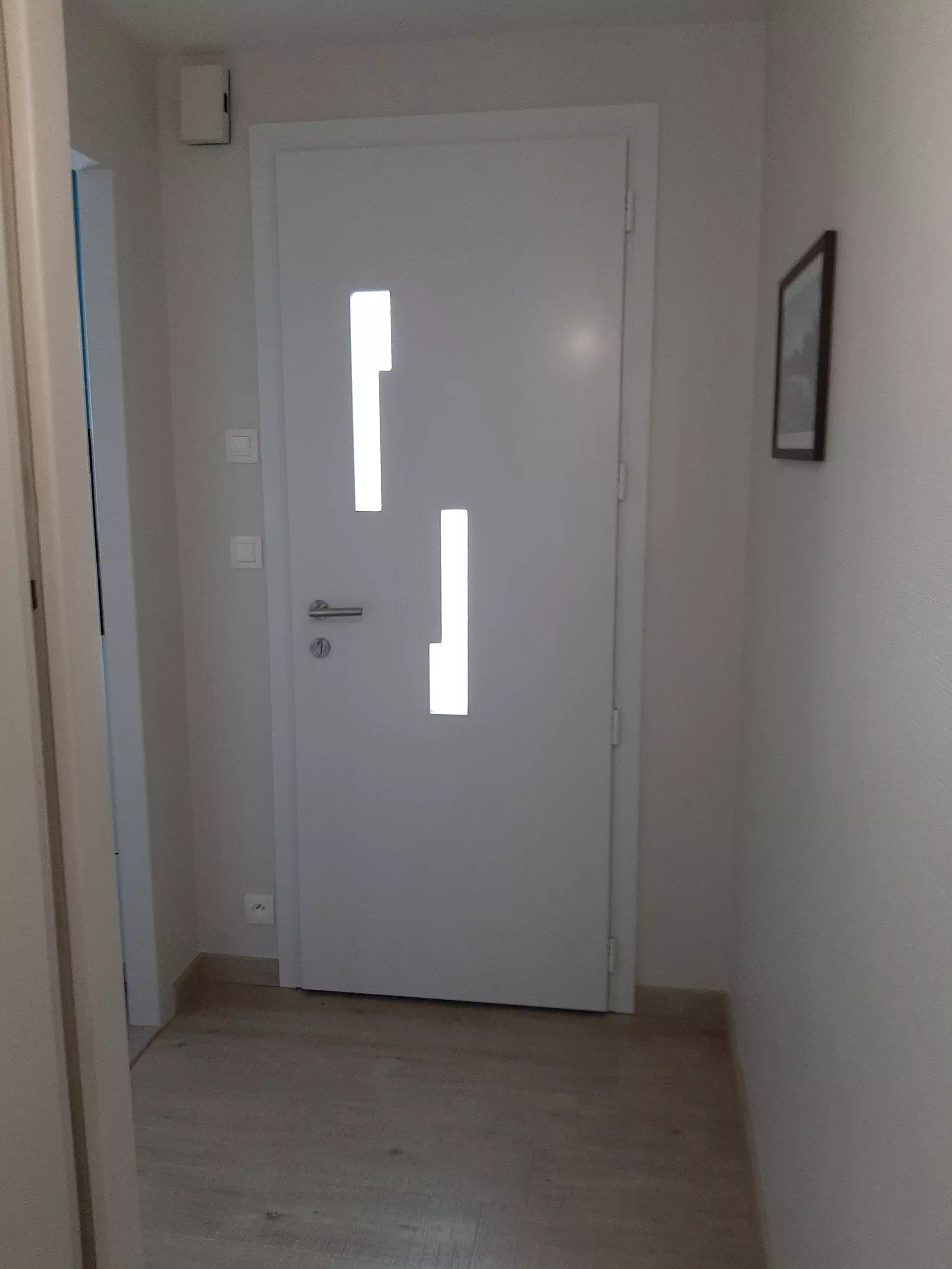 pose-porte-dentree-smcbois-leslucsusrboulogne (3) pose-porte-dentree-smcbois-leslucsusrboulogne (3)