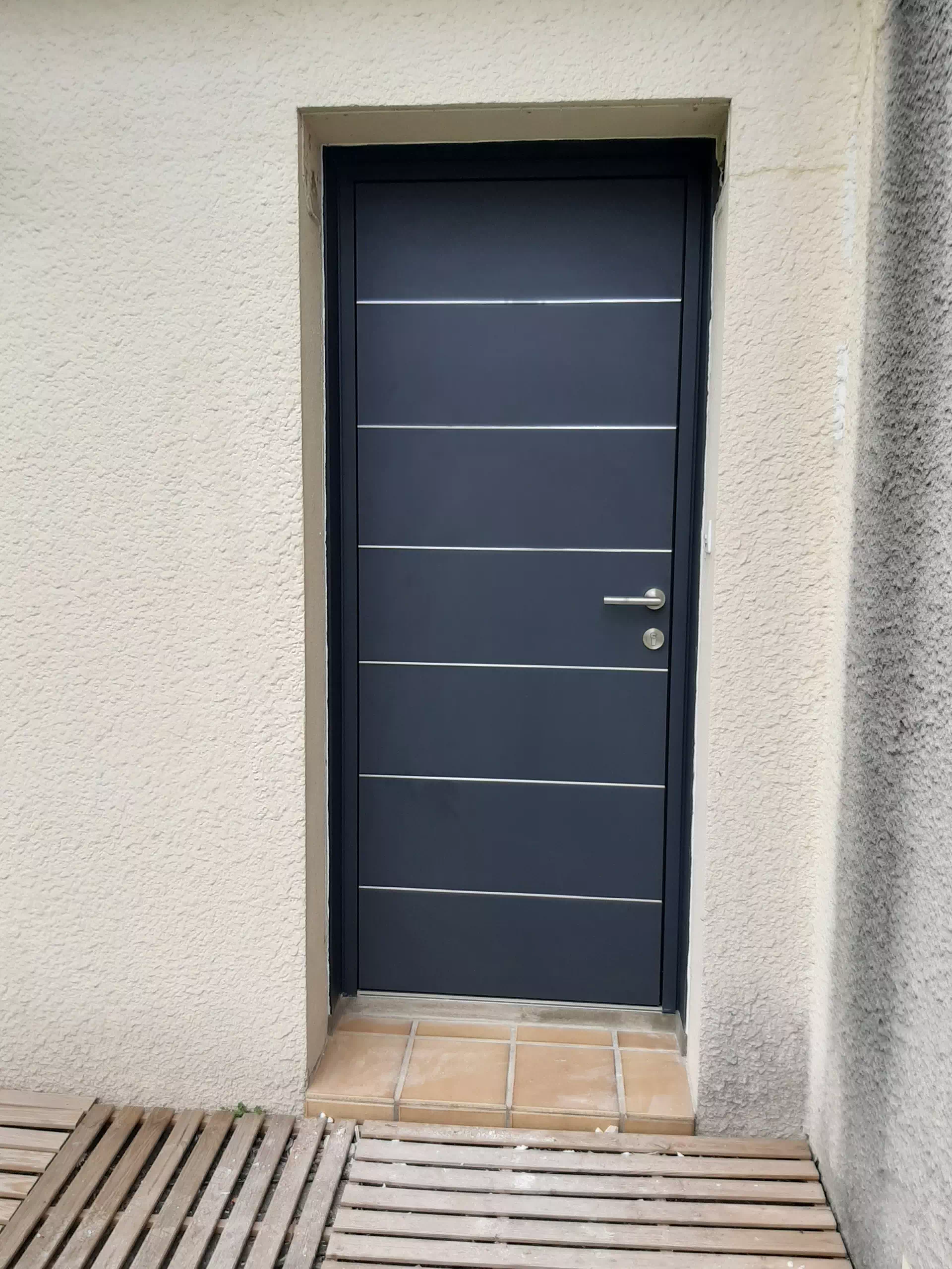 pose-porte-dentree-smcbois-leslucsusrboulogne (5) pose-porte-dentree-smcbois-leslucsusrboulogne (5)